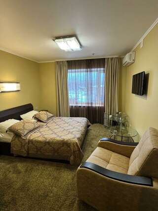 Гостиница Строитель Сыктывкар Номер комфорт с 1 двуспальной кроватью-1