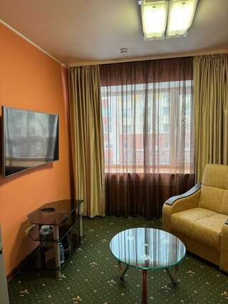 Гостиница Строитель Сыктывкар Номер комфорт улучшенный с 1 двуспальной кроватью-5