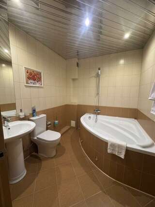 Гостиница Строитель Сыктывкар Номер комфорт улучшенный с 2 односпальными кроватями-4