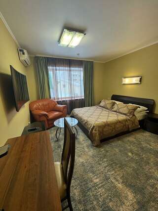 Гостиница Строитель Сыктывкар Номер комфорт улучшенный с 1 двуспальной кроватью-14