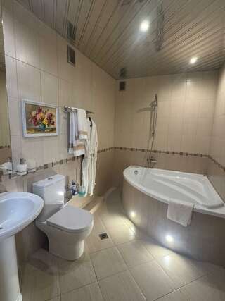 Гостиница Строитель Сыктывкар Номер люкс улучшенный-6