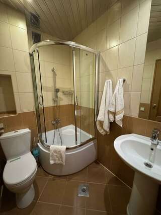 Гостиница Строитель Сыктывкар Номер комфорт с 1 двуспальной кроватью-5