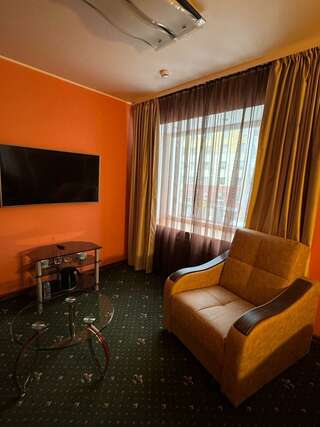 Гостиница Строитель Сыктывкар Номер комфорт улучшенный с 1 двуспальной кроватью-10