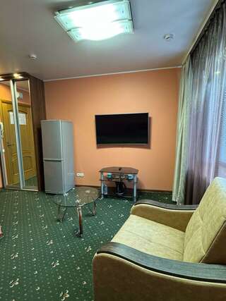 Гостиница Строитель Сыктывкар Номер комфорт улучшенный с 1 двуспальной кроватью-8