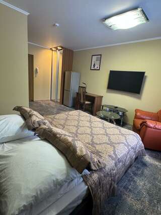 Гостиница Строитель Сыктывкар Номер комфорт улучшенный с 1 двуспальной кроватью-13