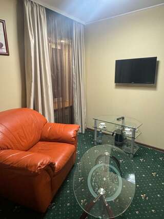 Гостиница Строитель Сыктывкар Номер комфорт улучшенный с 1 двуспальной кроватью-21