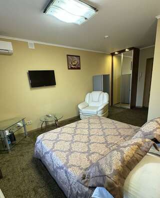 Гостиница Строитель Сыктывкар Номер комфорт с 1 двуспальной кроватью-11